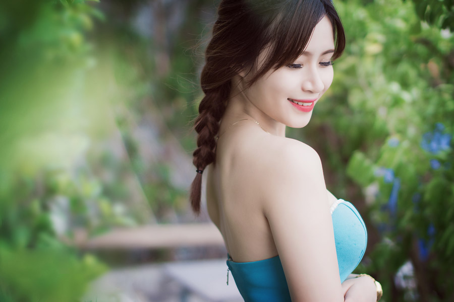 遠距離片想いの脈ありサインに喜ぶ女性